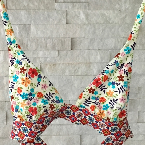 *SOLD* VICTORIAS SECRET BIKINI TOP SIZE MEDIUM - Picture 3 of 8